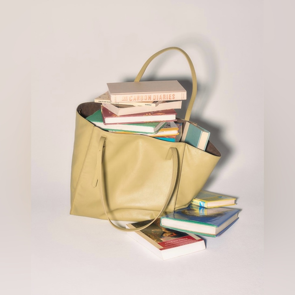 MUTE MUSÉE Plaza Bag in Grass